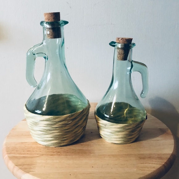Set of 2 (two) vintage rustic bottles with cork stopper and wicker NEW - Picture 1 of 7